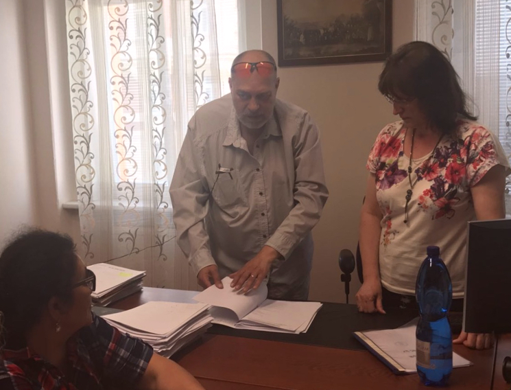 Как принять наследство через нотариуса или фактически